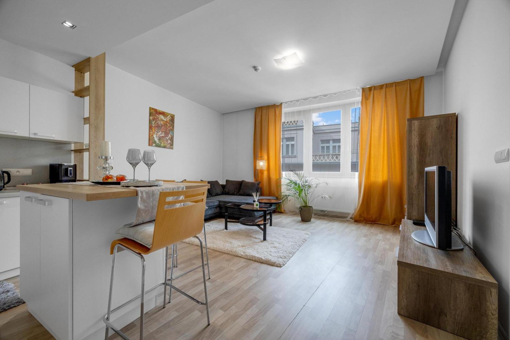 Revon Art-Deco Apartment Laurinska บราติสลาวา ภายนอก รูปภาพ